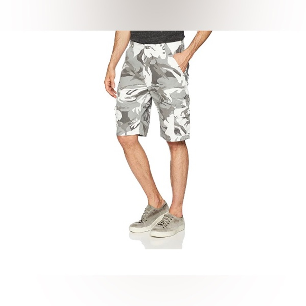 Wrangler Men’s Premium Twill Cargo Shorts - NWT 🔨